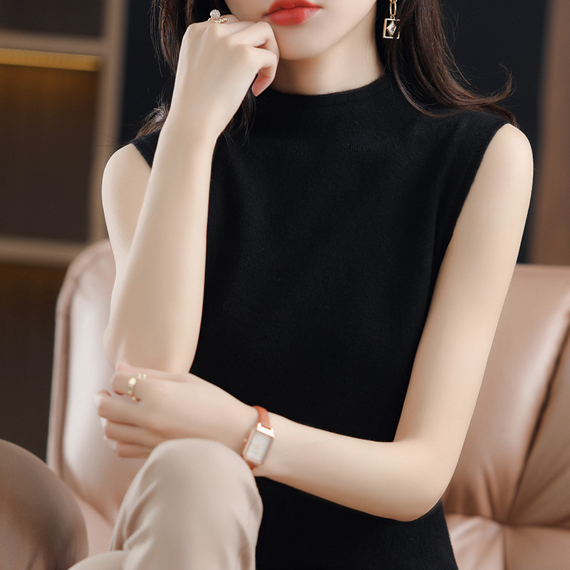 Woolen sweater sleevless