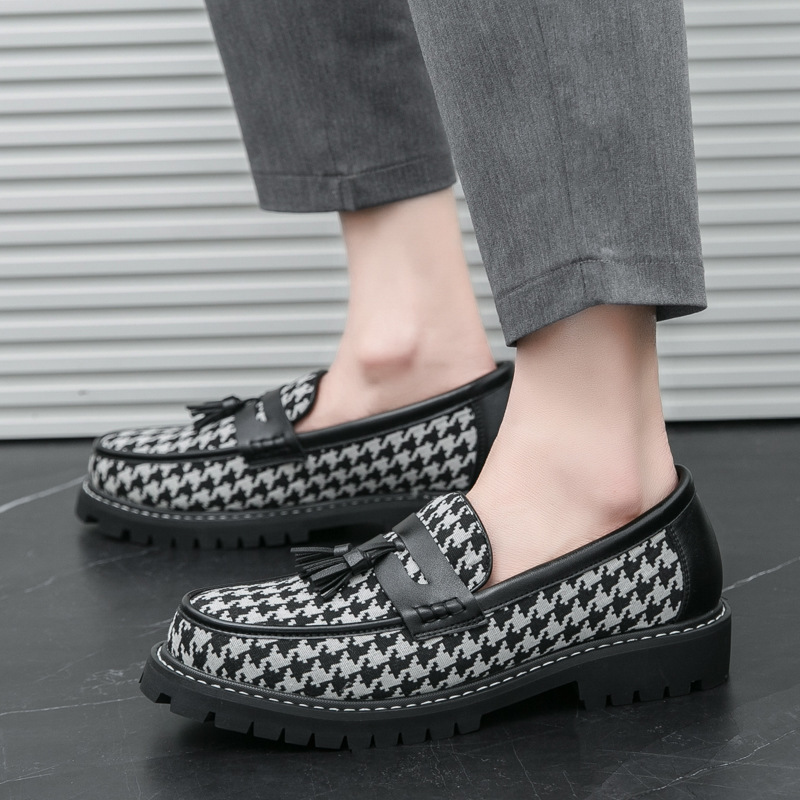 Moda de nuevo tipo de zapatos de cuero de fresa de negocios para hombres, zapatos Lefour de estación europea transfronterizos, zapatos de cuero coreanos de estilo universal.