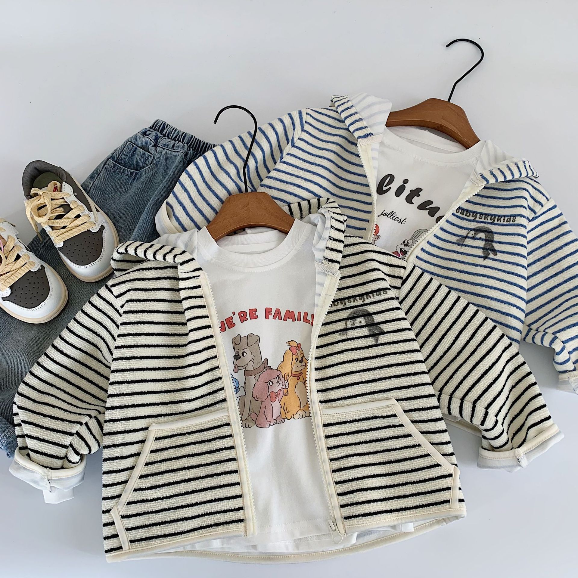 Mai Bao chaqueta infantil otoño 2025 nuevo estilo coreano para hombres y mujeres a rayas cardigan con capuz para niños primavera y otoño moda