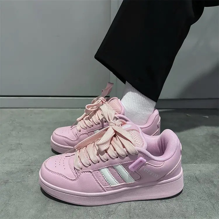 2025 nuevos estudiantes ociosos nichos hombres y mujeres parejas de skate de moda coreana in-street retro zapatos de skate de color para mujeres