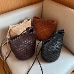 韩国手工编织包包女式2025新款轻奢小众高级感海边单肩斜挎水桶包