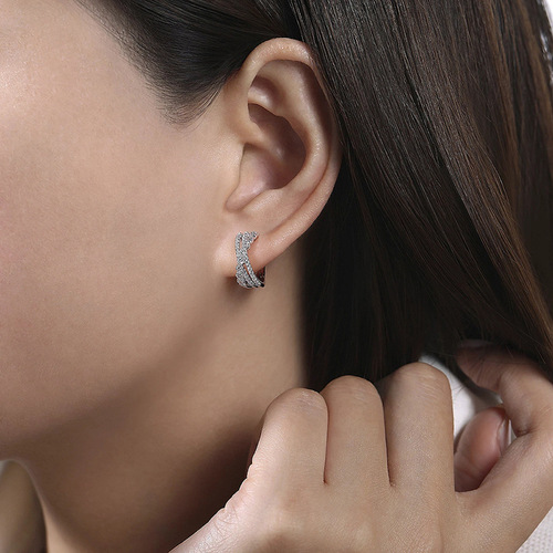 Cao's men and women's ear studs in Europe and America, with a cool and calm temperament of high-grade sense. Hip-hop street style trend cross ears 