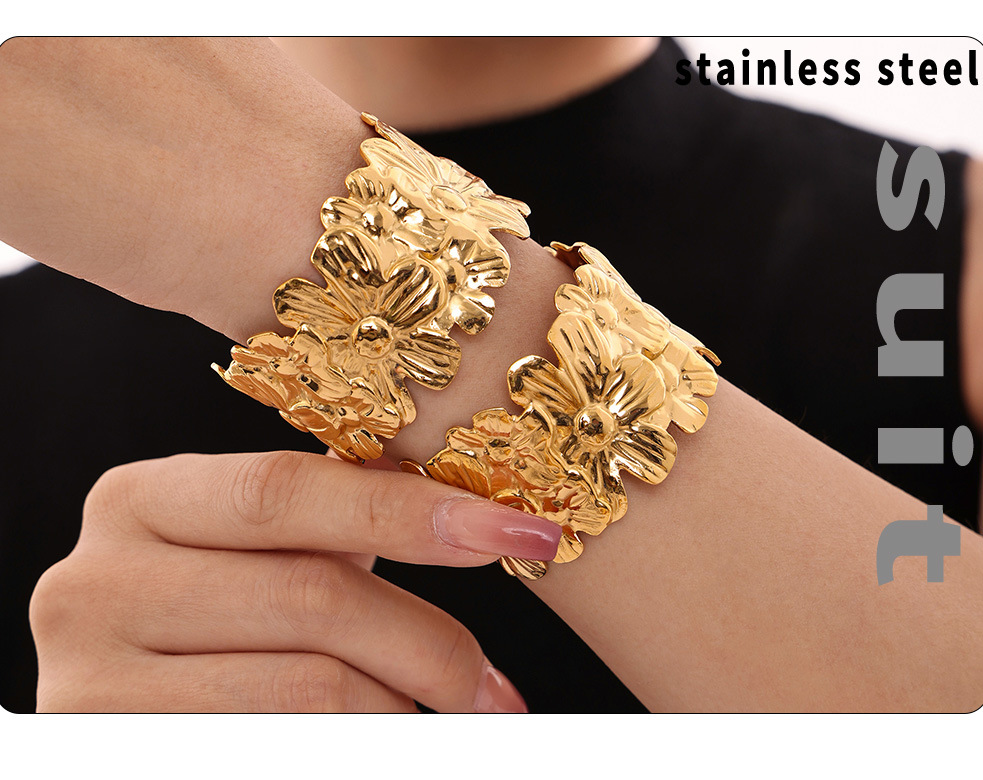 Square Sugar French Fashionable Exquisite Retro Pattern Wide Open Bracelet Titanium Steel Material Bracelet_voghion.com