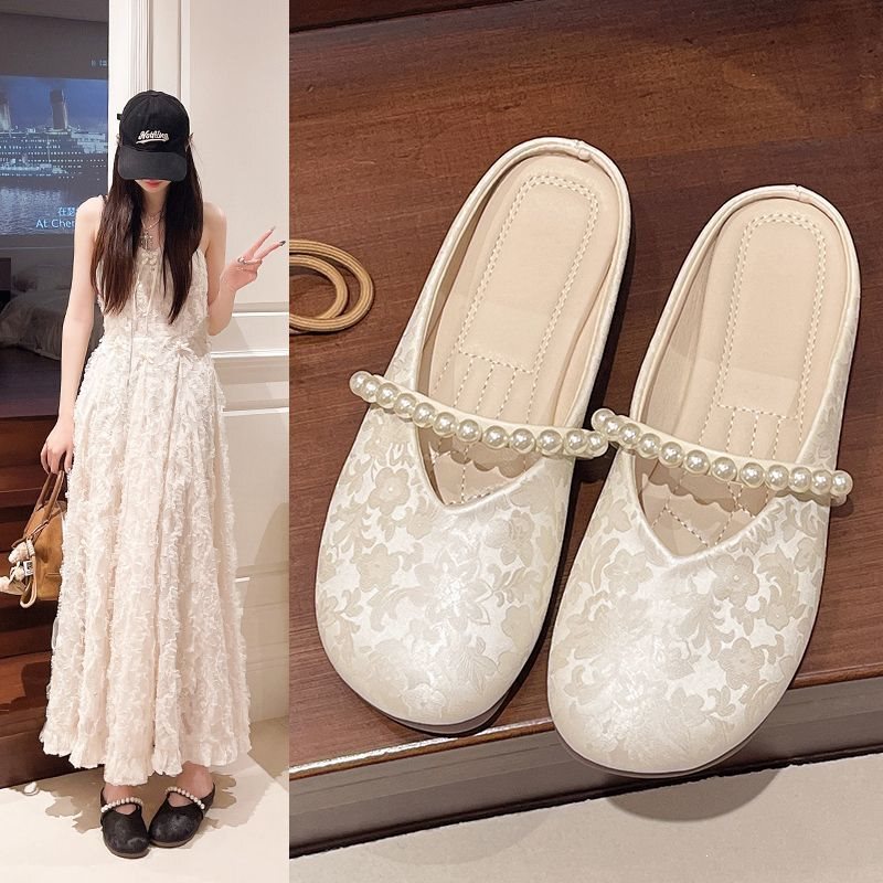 2026 Summer New Style Silver Closed-Toe Half Slippers for Women, Fairy-Style Lace Pearl Strap Outdoor Soft-Soled Sandals