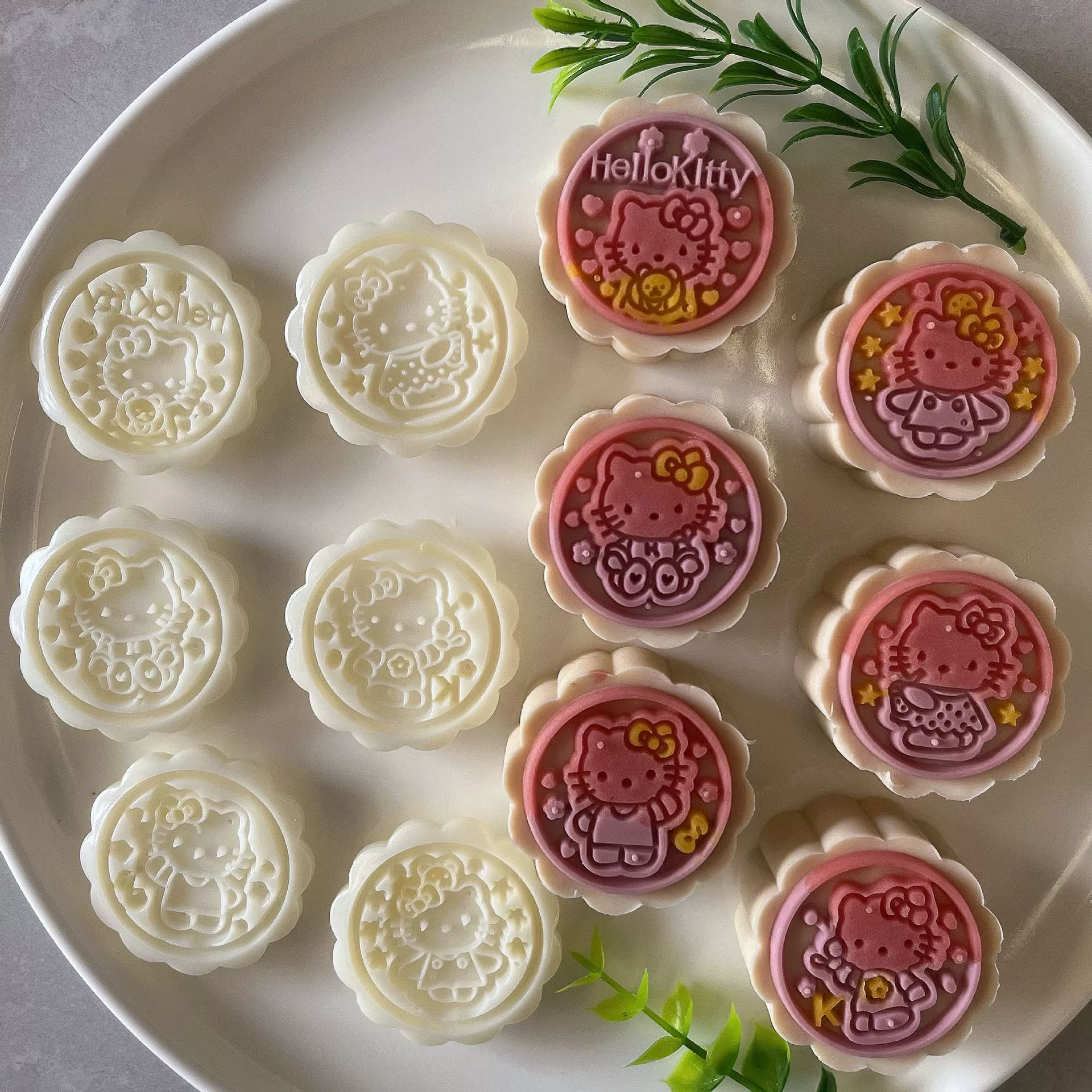 Hongyin Zhenpin мультяшная компактная форма, новая коллекция, 50 г