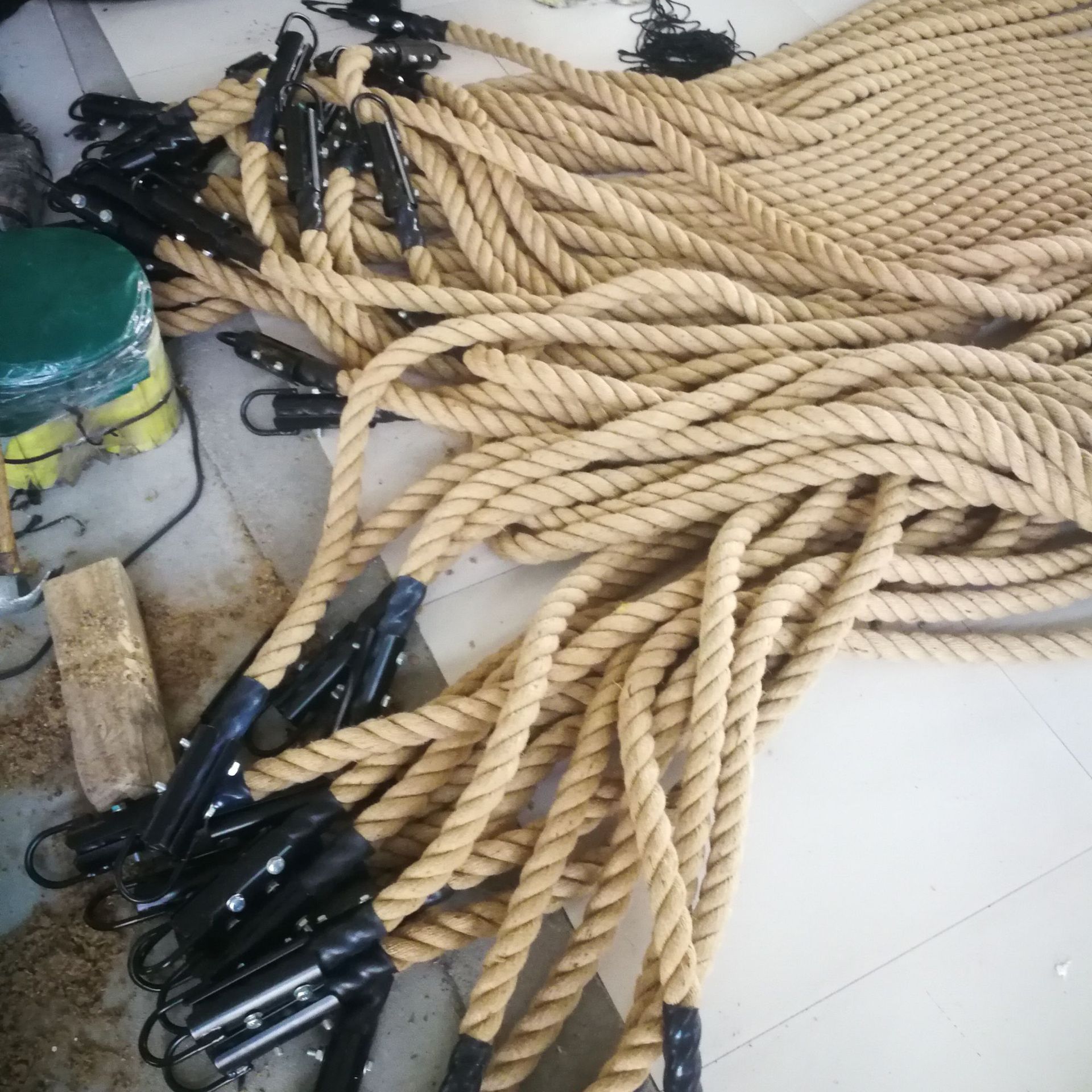 三股粗细黄麻绳拔河绳麻绳网