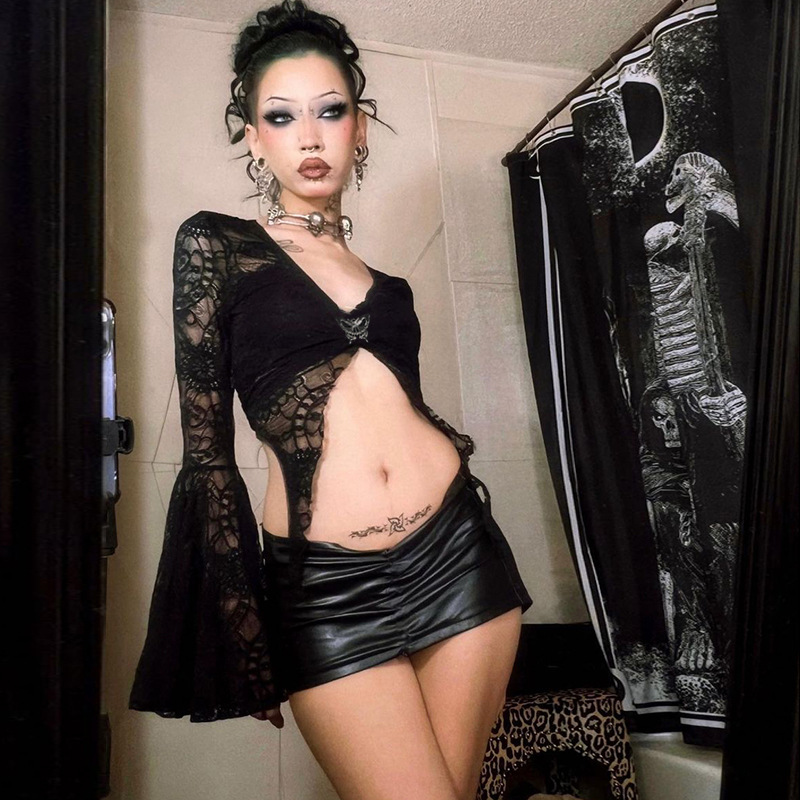 WY22038欧美辣妹设计感T恤女 性感喇叭袖开叉露脐蕾丝暗黑上衣