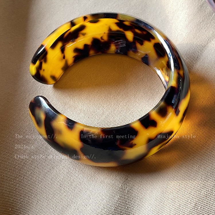 40g Weight Retro Leopard Acrylic Bangles Wholesale