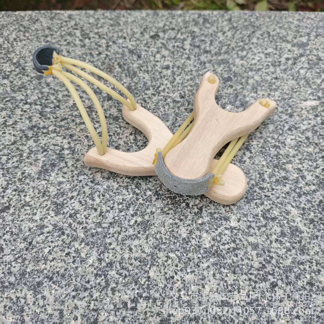 Slingshot de madera maciza tradicional de madera juguetes nostálgicos de madera al aire libre Slingshot tiendas de fábrica de mercado nocturno al por mayor