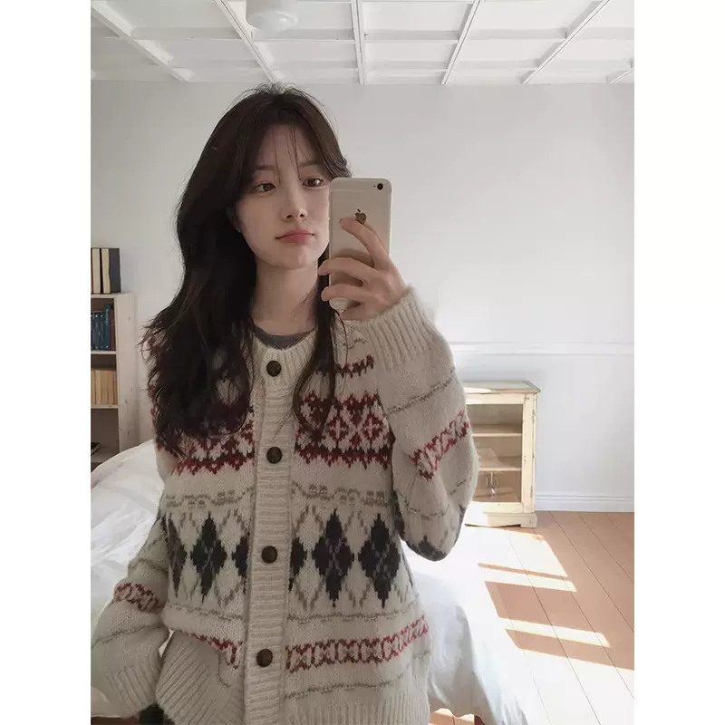 秋冬新款法式温柔毛衣外套复古菱形圆领撞色针织开衫小个子上衣女