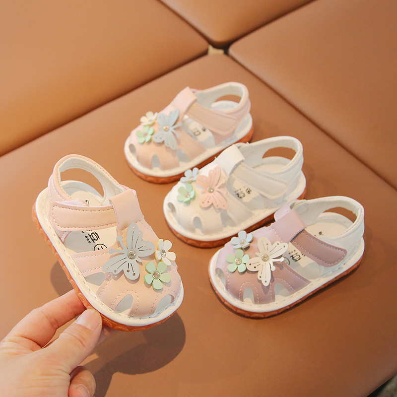 One piece drop-shipping baby toe-cap sandals 2023 spring and summer 0-2 years old infant girl cute toddler screaming shoes 1