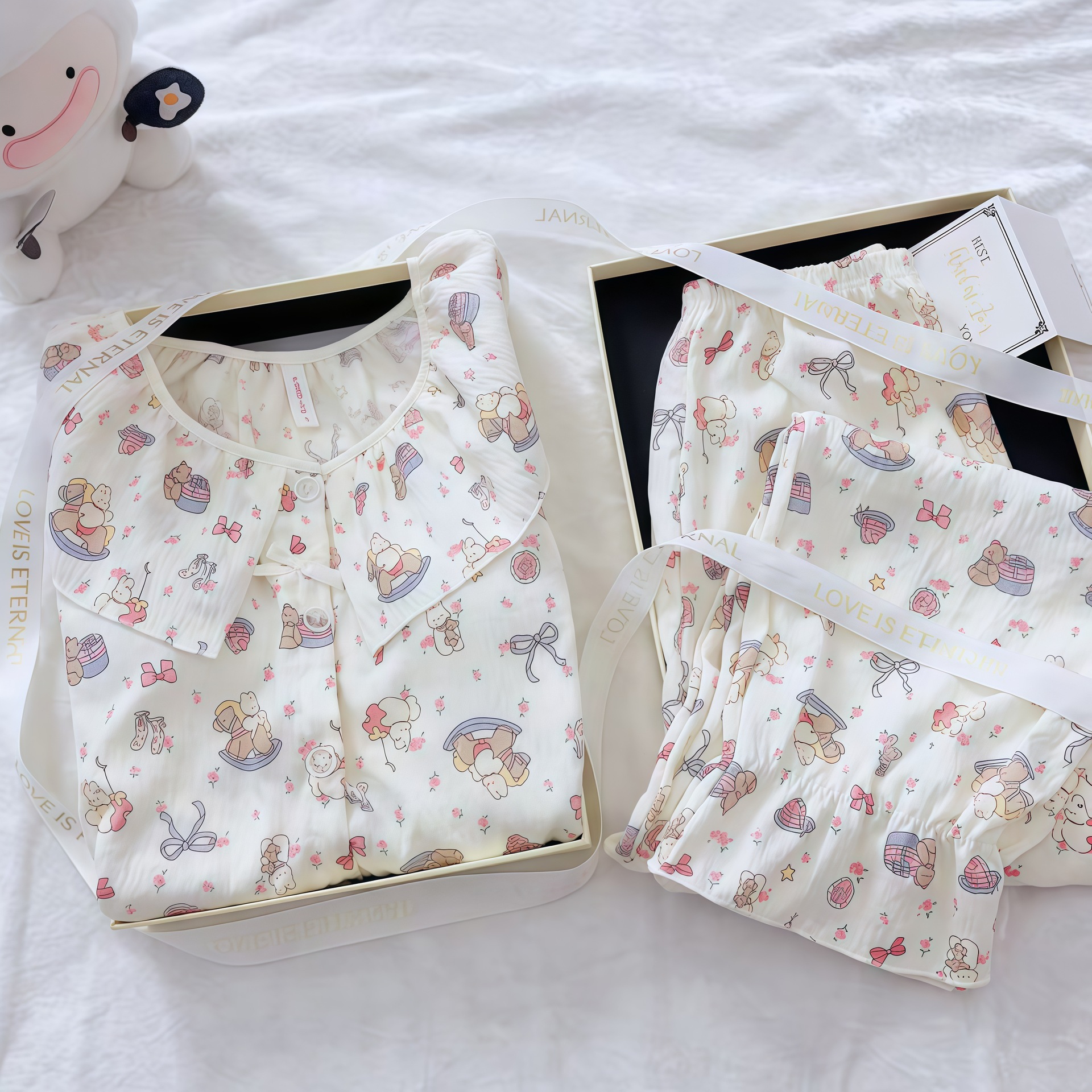 Con cojín de pecho en vivo explosivo otoño nube de algodón pijama de cuello redondo de manga larga pantalones largos de dibujos animados para estudiantes set de ropa para el hogar