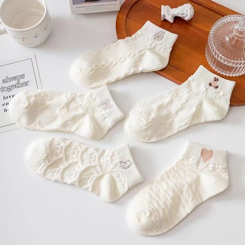 White cartoon spring and summer breathable low-cut short socks ins fashion ladies shallow mouth invisible boat socks Zhuji manufacturer batch