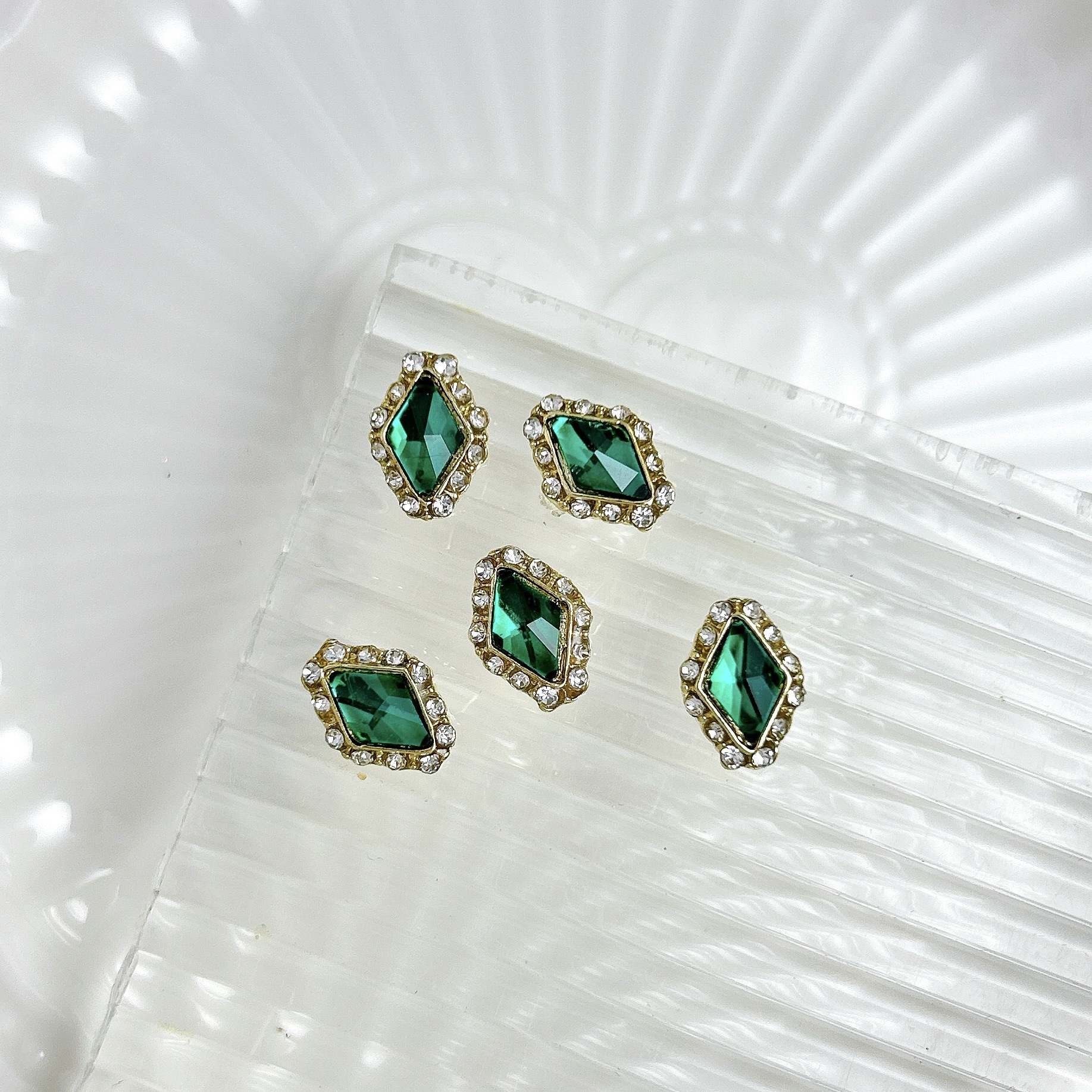 Nueva aleación china joyas de manicura taladro explosión grasa flash Fang amor gota de agua XiFeiYuan la misma armadura de la corte con taladro