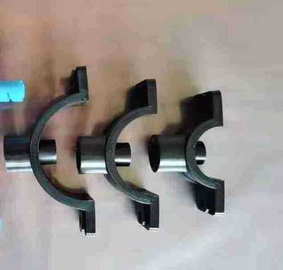 奶牛夏天喷淋降温喷头卡座 塑料管旁通卡座 铁管卡座|ru