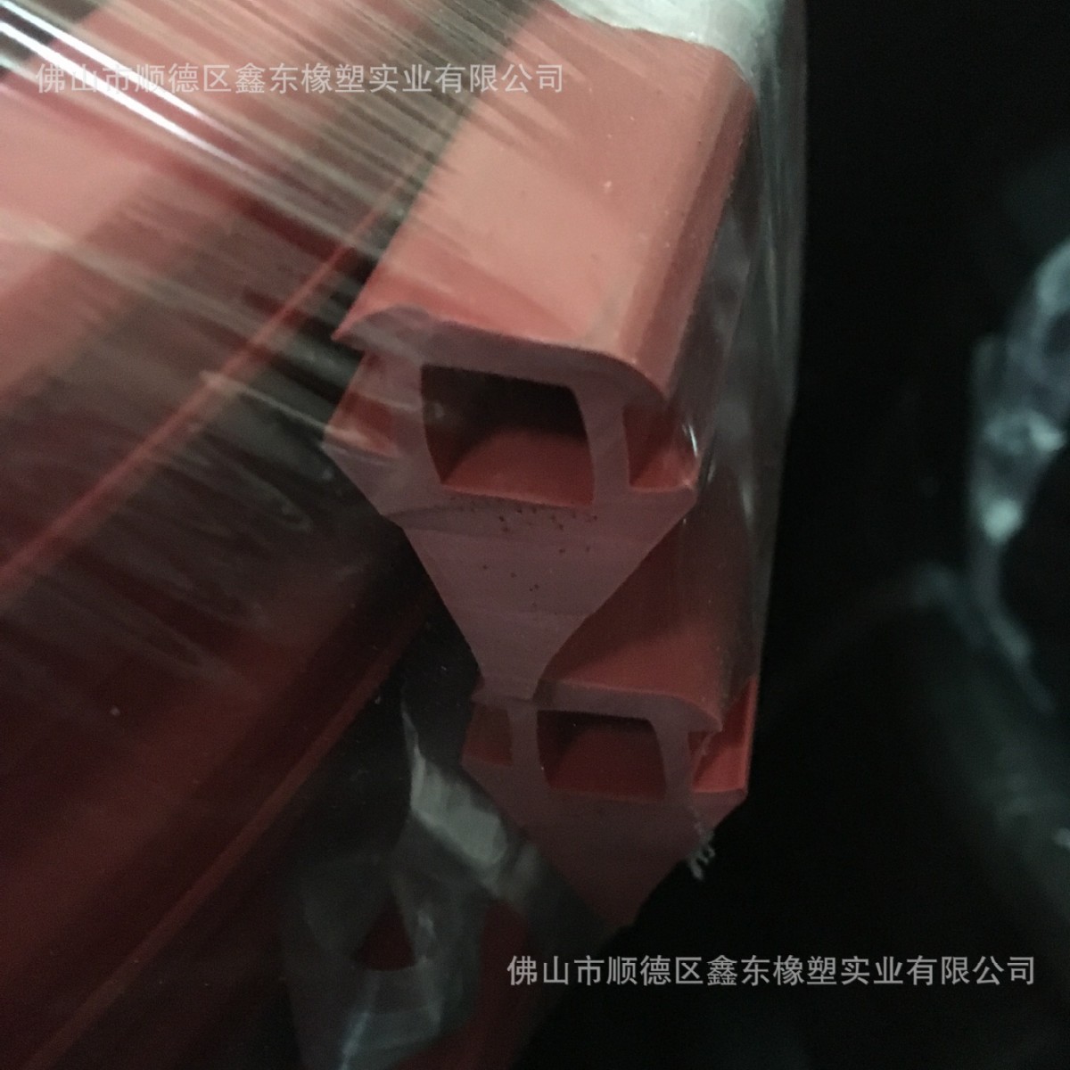 厂家供应异形耐磨硅胶条密封条35mm 防水硅胶发泡密封条耐高温