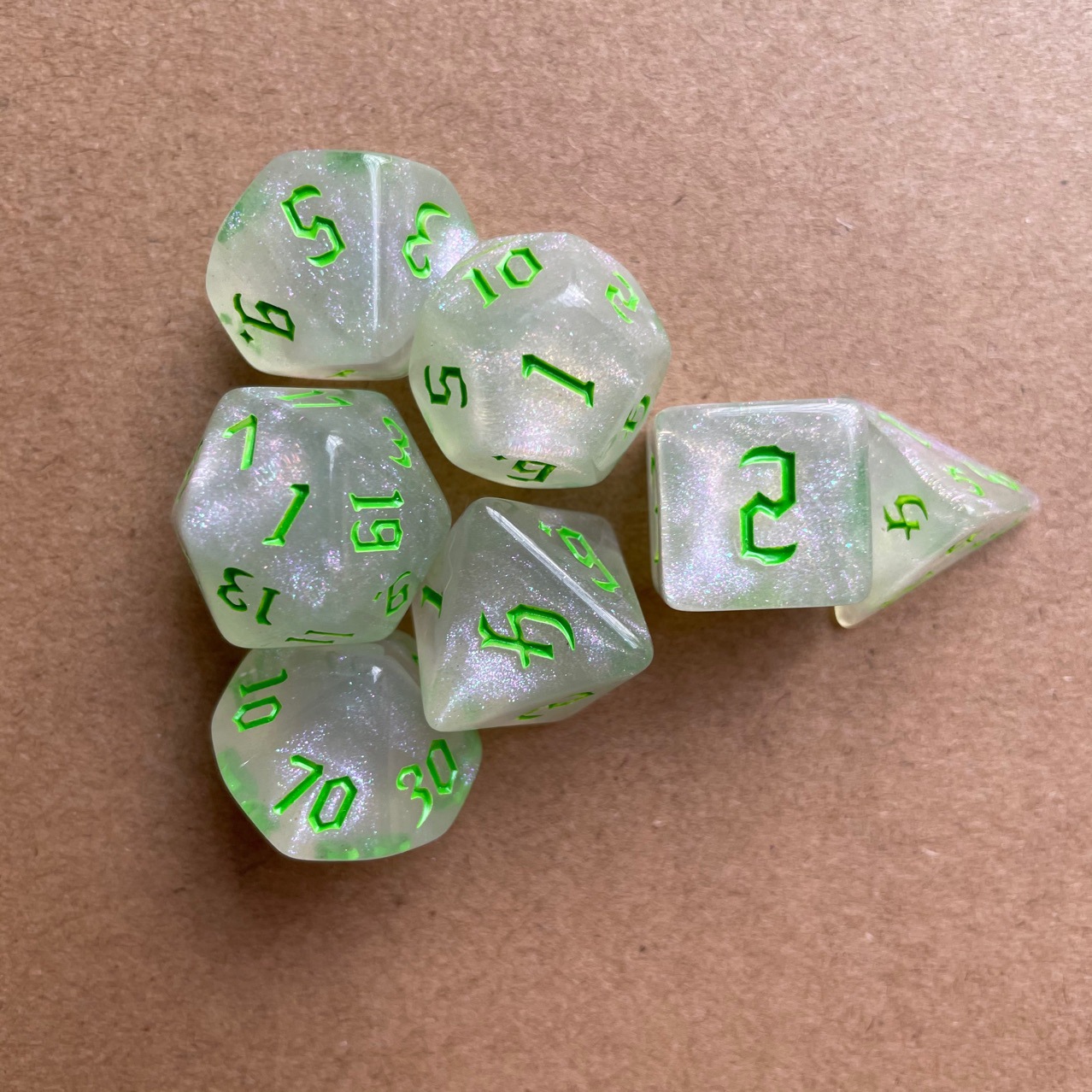Amazon 7 Pieces Of New Font White Chameleon Dice Polyhedron Dice Foreign Trade Board Game Running Group