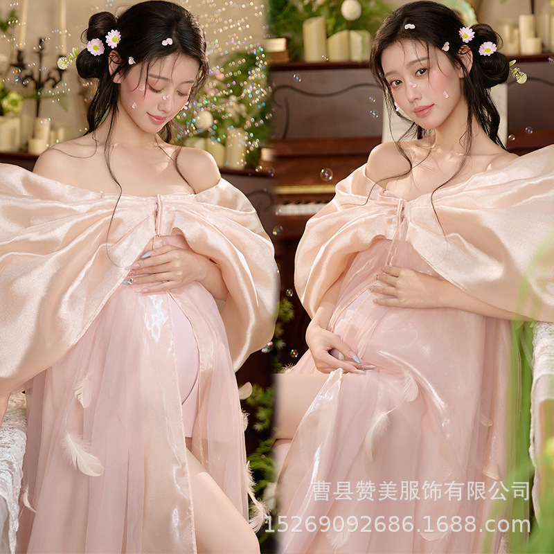 妊婦の写真撮影の服装の影楼のテーマはファッション的で美しいです。