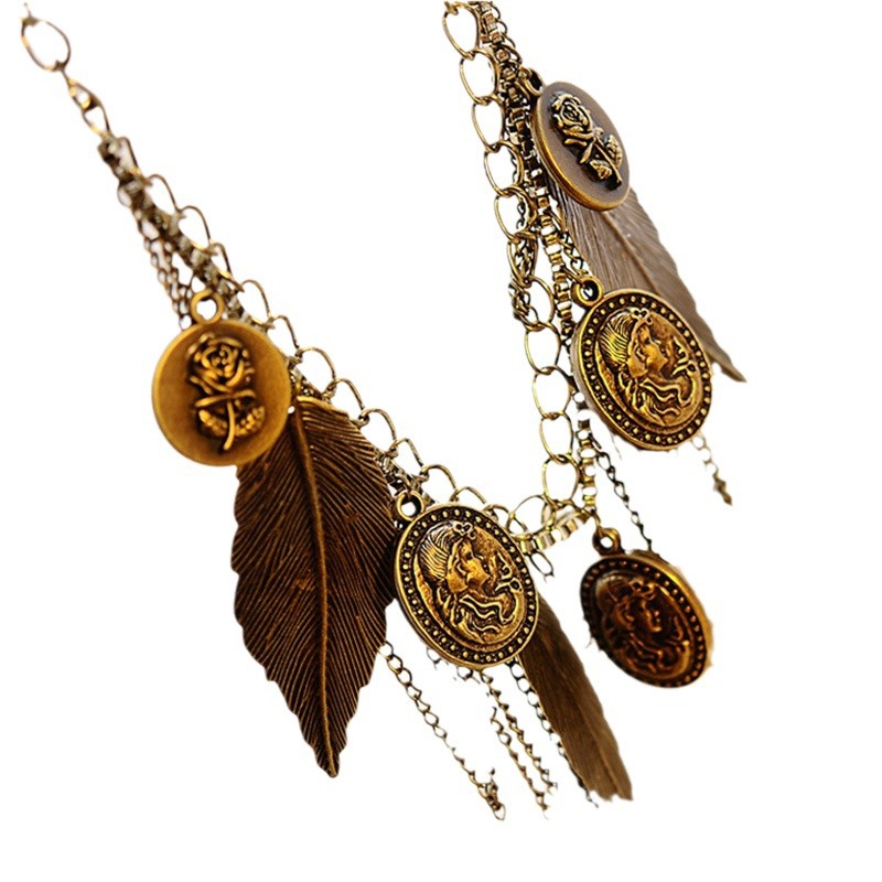 Collier court multicouche en cuivre avec pièce de monnaie extraite de poussière et motif de feuille à pampilles_voghion.com
