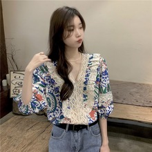 复古V领碎花衬衫女装潮2025夏季新款好物设计感蕾丝拼接宽松小衫