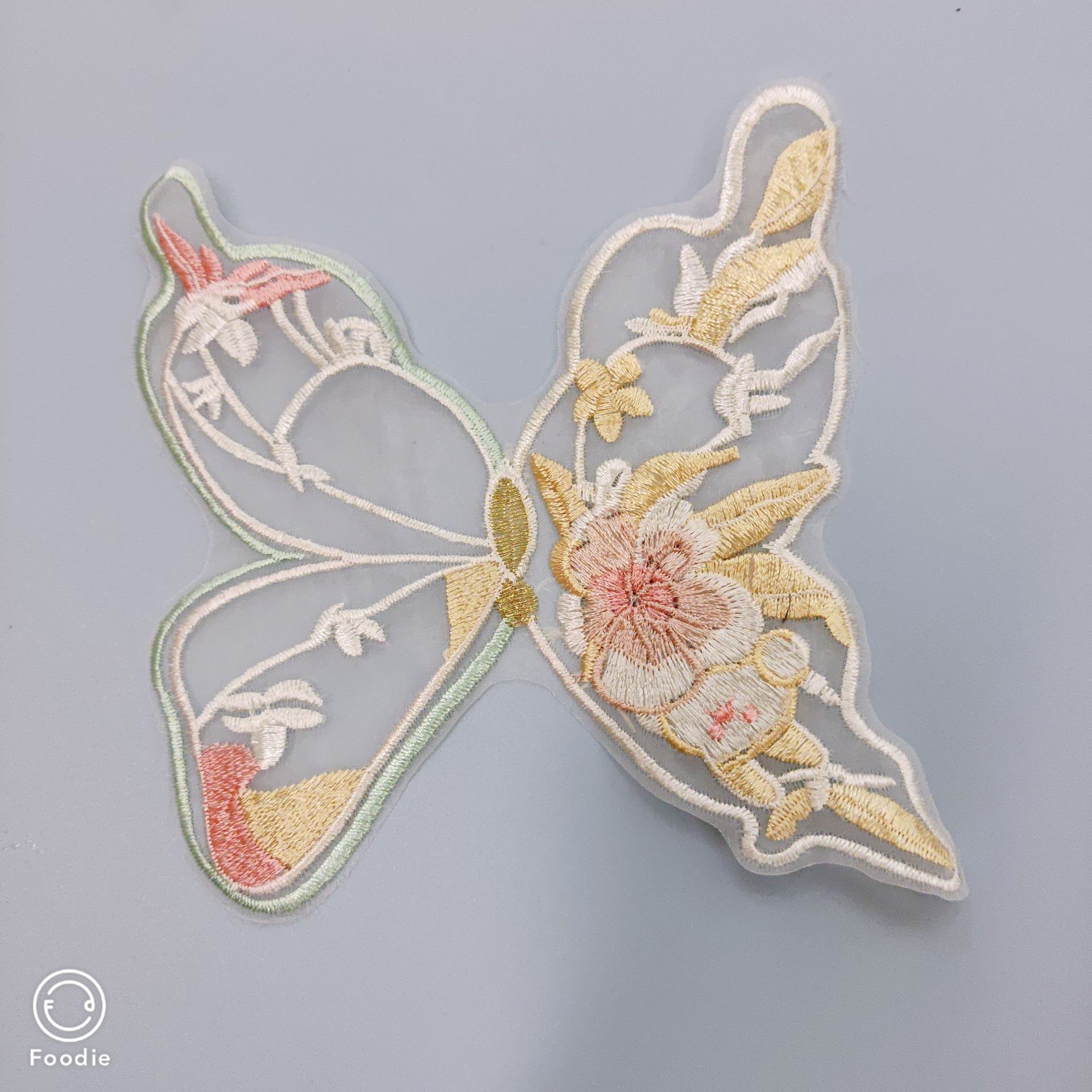 Nuevo estilo chino de color mariposa con cuentas de ropa infantil de mujer parche de ropa de arco decalco vestido vestido de princesa accesorios