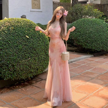 度假风设计感蕾丝拼接粉色碎花吊带连衣裙女夏纯欲收腰网纱鱼尾裙