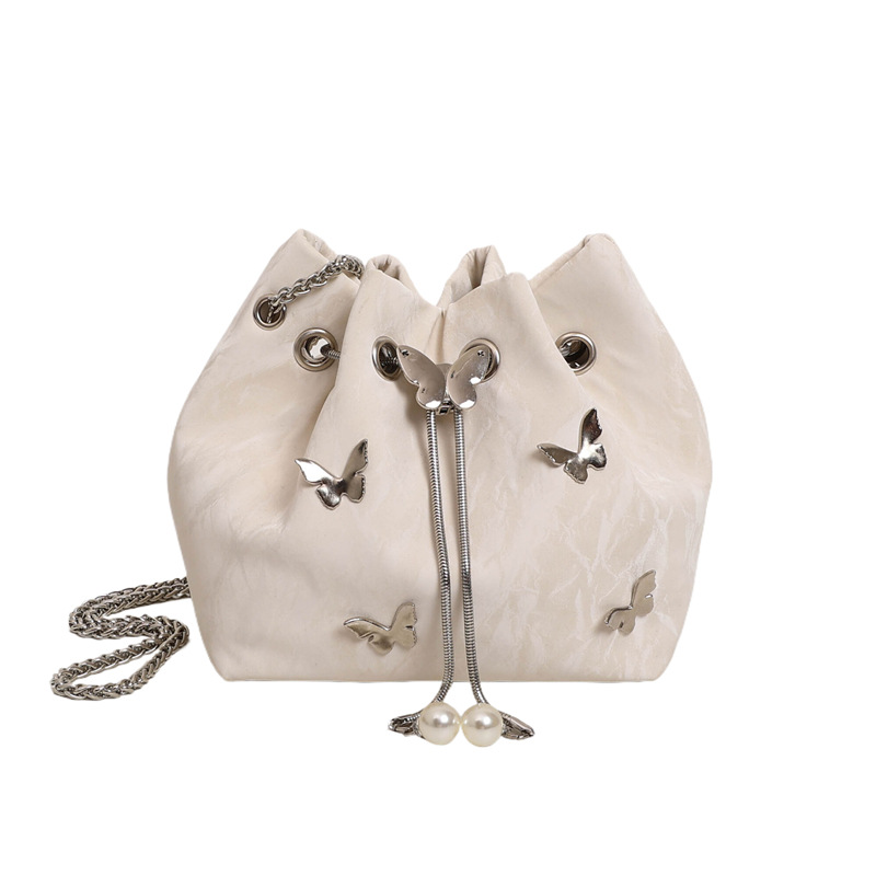 Otoño popular y simple 2024 tira la personalidad mariposa metálica nueva moda bolso de hombro bolso de mujer cadena mochila