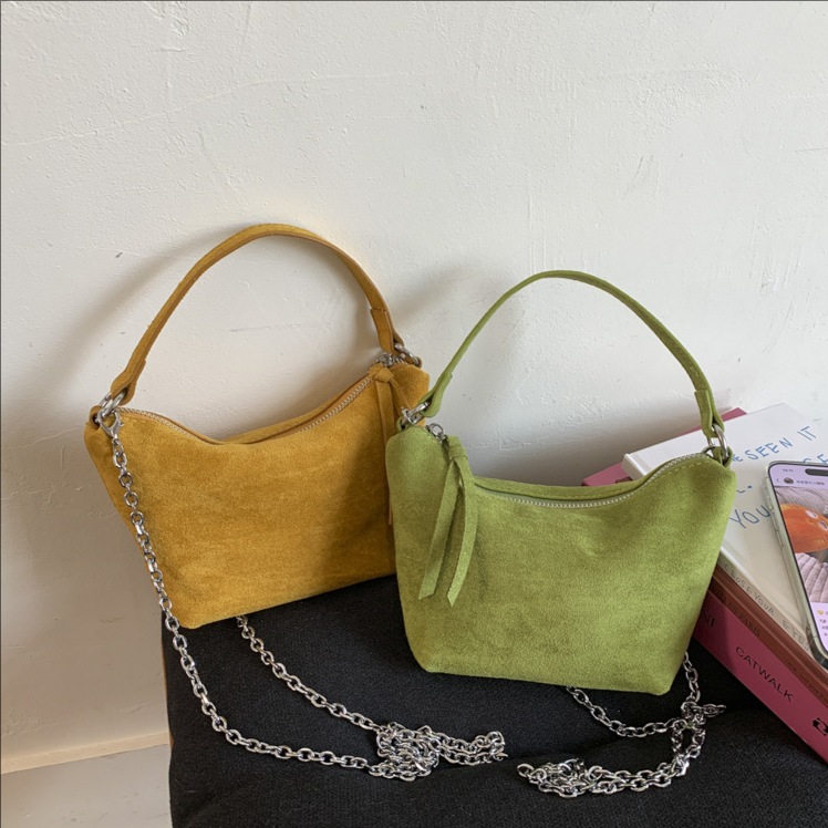 Bolsa de mano mate de alta sensación, bolso de brazo universal para mujeres, otoño y invierno 2025, nuevo tipo de bolso de hombro de viaje, bolso de mochila universal