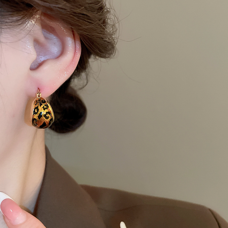 Boucles d'oreilles à clous géométriques à imprimé léopard en or véritable plaqué or haut de gamme, boucles d'oreilles rétro, boucles d'oreilles à la mode et au tempérament_voghion.com