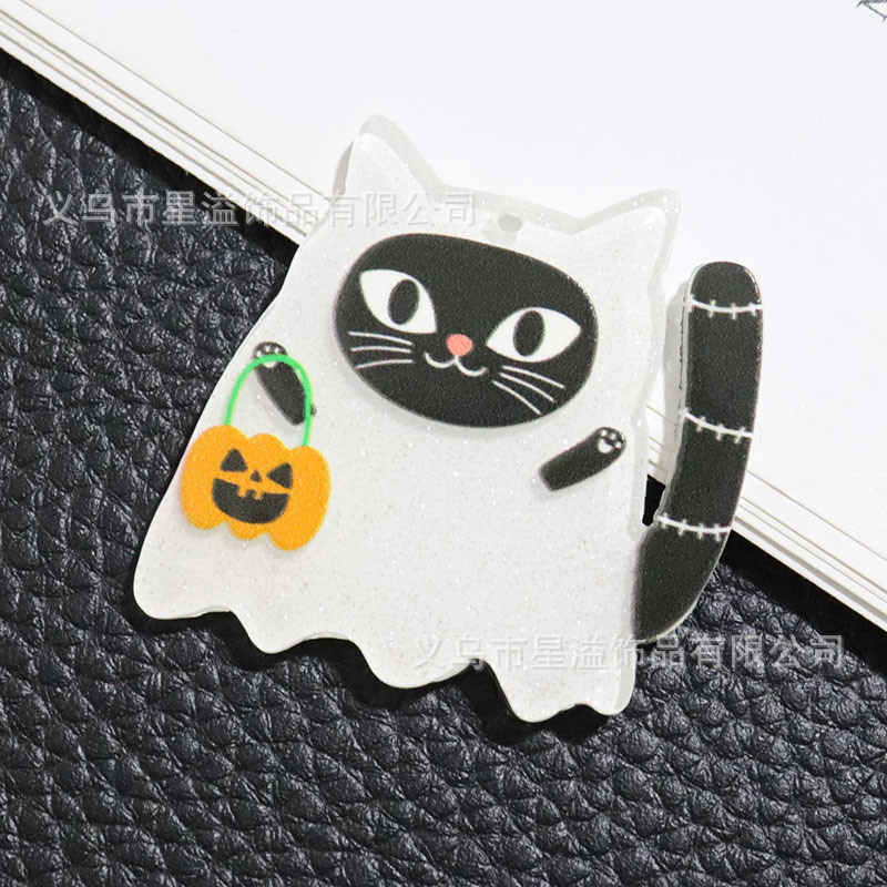 ハロウィーンの細いキラキラ蝶カボチャの幽霊が頭の鍵を掛けてイヤリングを掛けます。|undefined