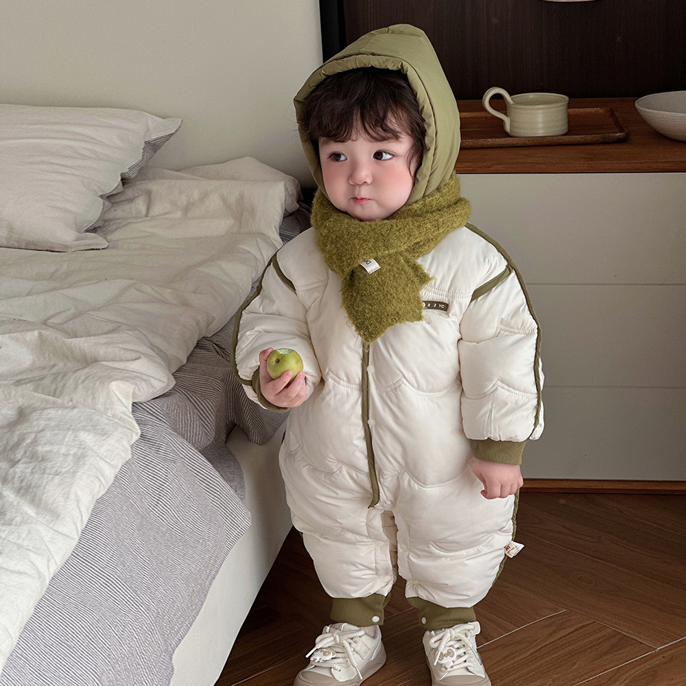 2024 nuevo estilo de invierno bebé coreano estilo occidental a juego, grueso, cálido, cómodo y suave, chaqueta de algodón de una pieza para bebé