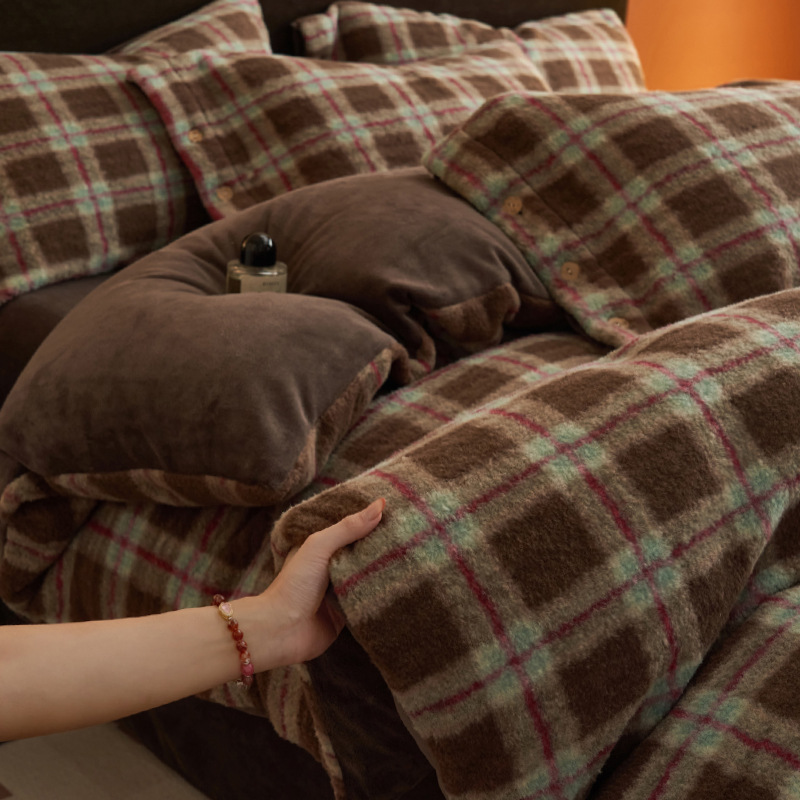 Invierno de alpaca cálida y leche de cachemira gruesa cuatro piezas nuevas sábanas de franela de coral cubierta de colchón de tres piezas