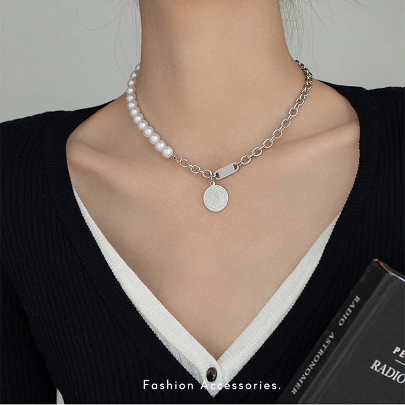 Light Luxury Design Pearl Stitching Necklace Hip-hop Niche Collarbone Chain display picture 1