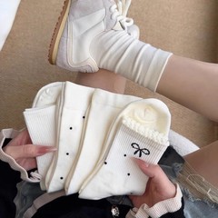 春夏の新商品の中筒の靴下の純色の月子の靴下の波の点の蝶結びのレースの靴下の山のファッションの靴下の学生の靴下の四季