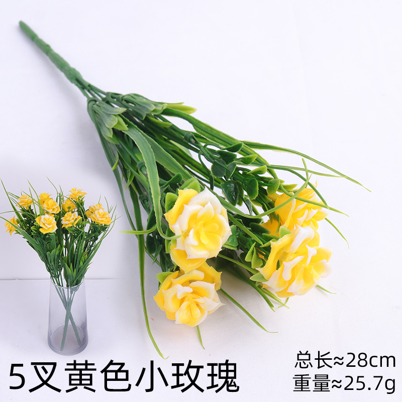 Simulación de plantas verdes flores falsas mano