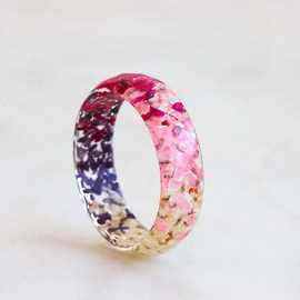 树脂戒指，压制粉色、紫色、白色安妮女王蕾丝，刻面戒指