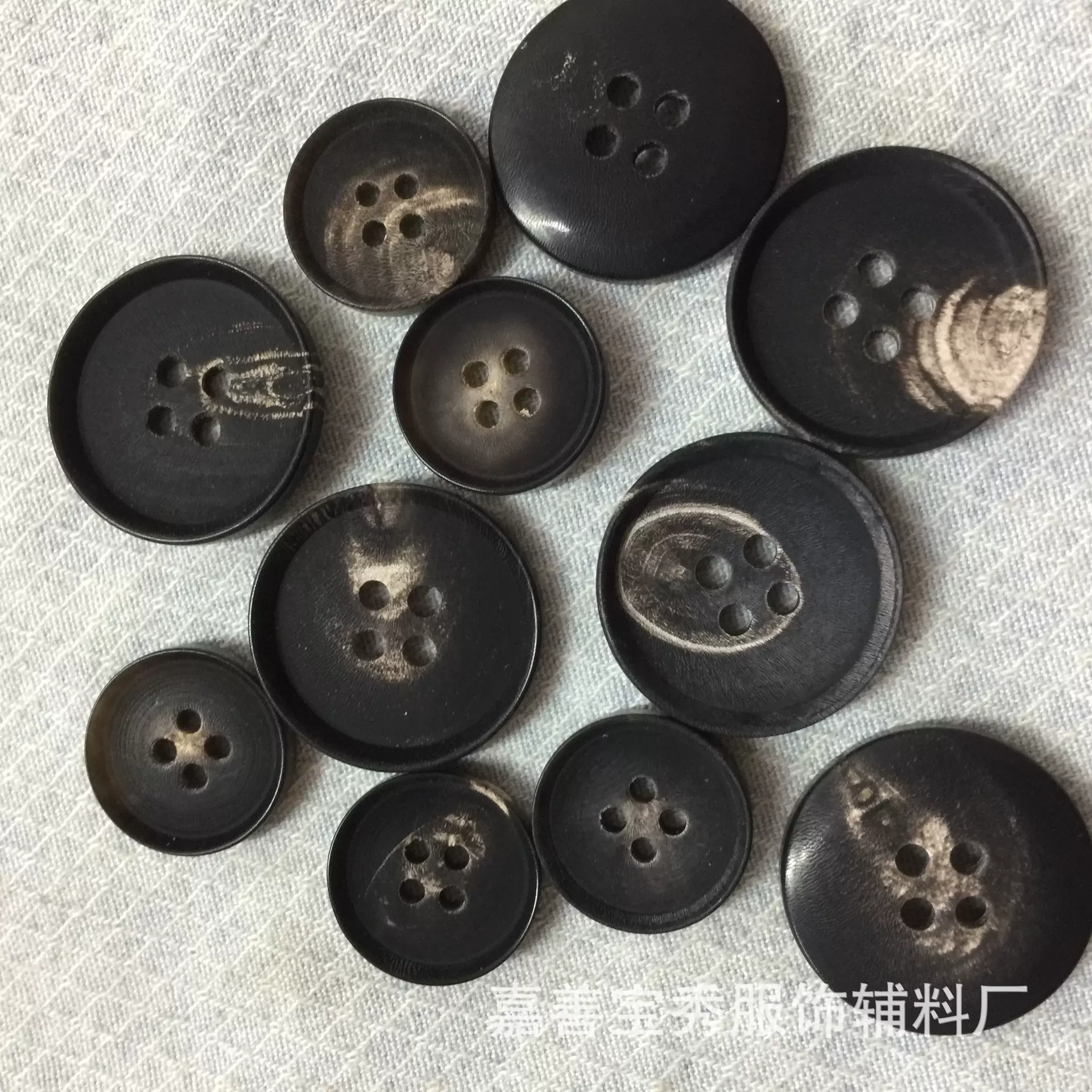 厂家定制真牛角环保纯真自然天然牛角扣四眼牛角扣量大可议价钮扣