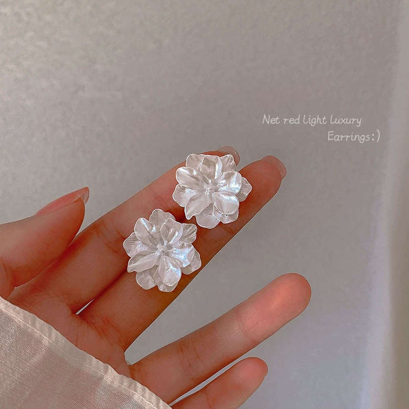 White small design retro earrings, flowered, 2023 collection