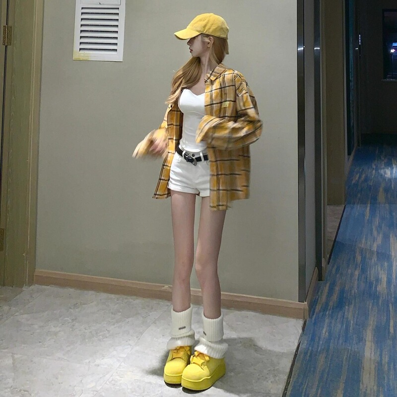 Summer New Style Hot Girl White Tight Denim Shorts with Side Zipper, Low-Waist Sexy Pants, Straight-Leg Hot Pants Summer New Style Hot Girl White Tight Denim Shorts with Side Zipper, Low-Waist Sexy Pants, Straight-Leg Hot Pants