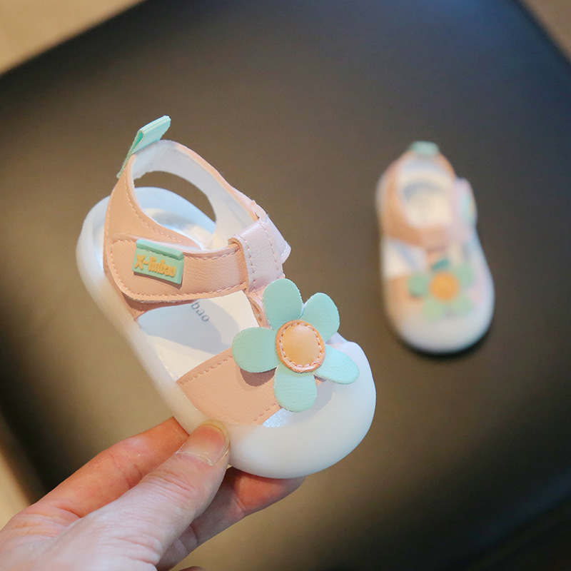 Sandalias de bebé femenino 2024 estilo de verano 0 uno 1-2 años bebé de suela blanda zapatos de princesa para niños pequeños zapatos para niñas 3