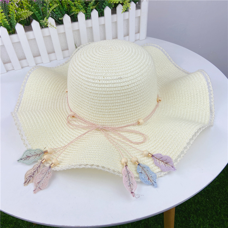 Chapeau Femme Été Grand Bord Feuille Pendentif Bord De Mer Plage Crème Solaire Chapeau De Paille display picture 4