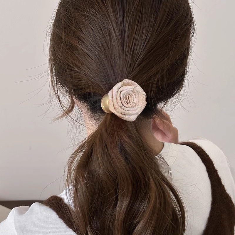 Cuerdas de cabello de rosa seca ~ nuevo anillo de cabello de flores de perlas de alta gama, cuerdas de cabello de nuevo estilo medio y alto nivel, adornamiento para el cabello
