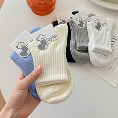 White pure cotton women's crew socks match shark pants, wholesale sports socks from Zhuji sock factory