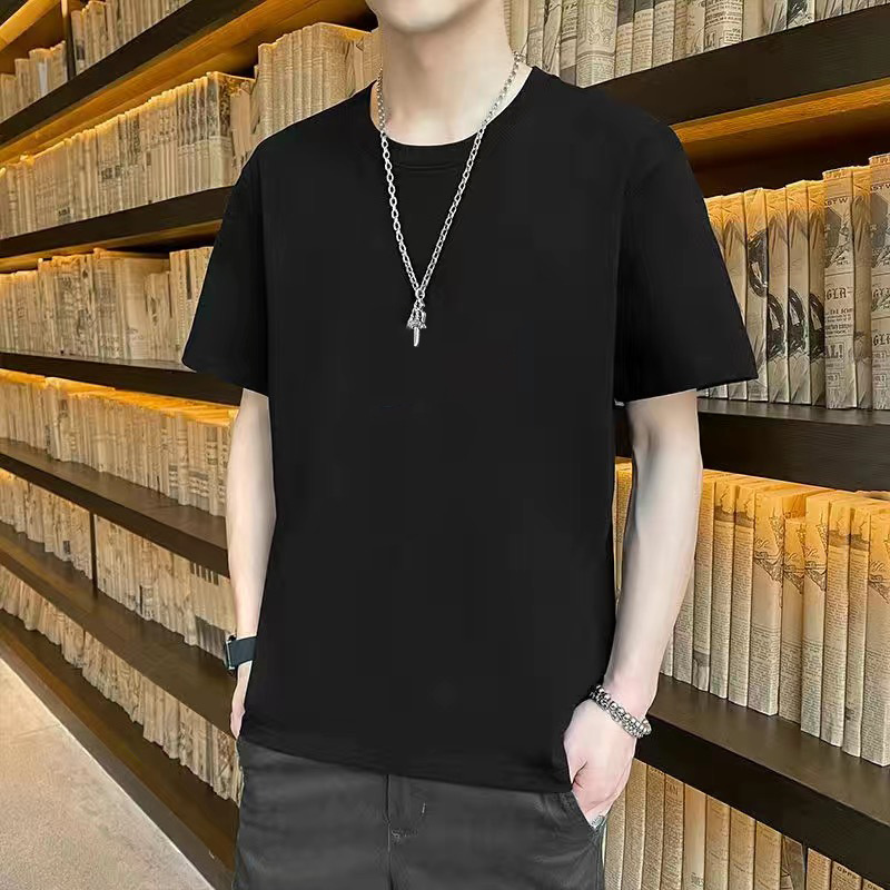 Camiseta ajustada de estilo coreano, elegante camiseta de manga corta con cuello redondo de estilo japonés para hombre, top versátil y moderno, marca de moda casual.