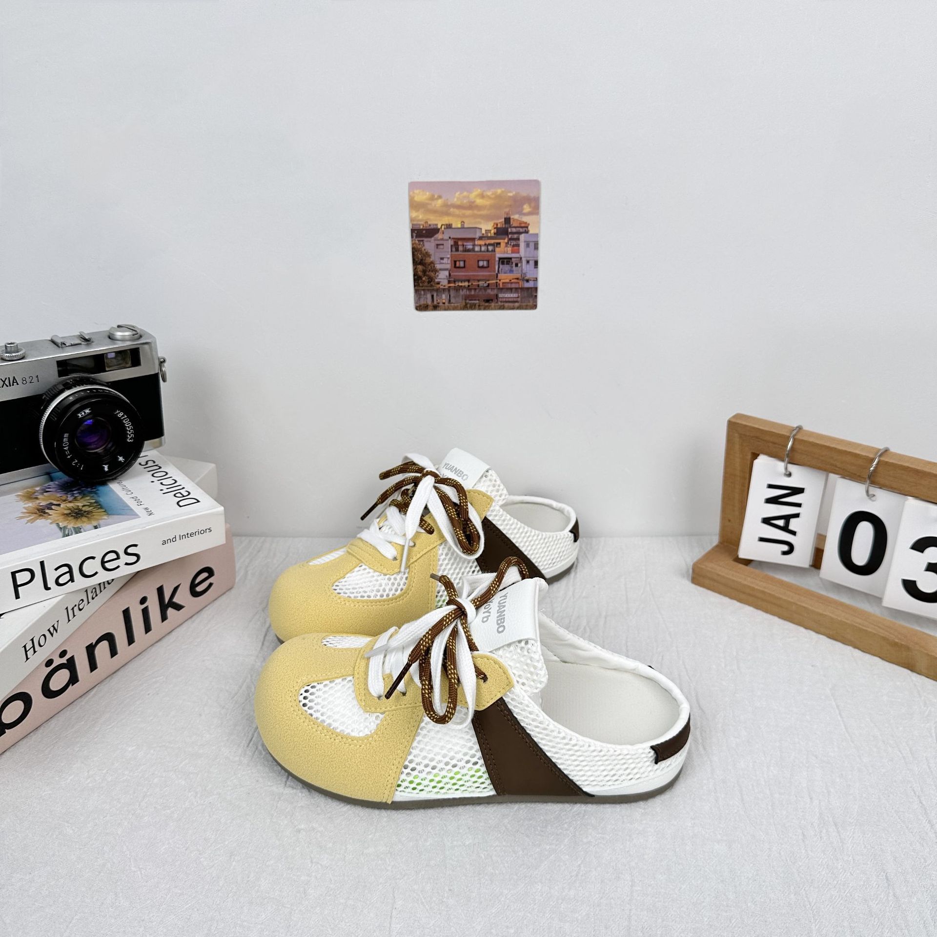 Yuanbo nuevos zapatos de entrenamiento alemán de fondo plano zapatos casuales de mujer con cordones de verano Baotou medias pantuflas zapatos de mujer zapatos blancos pequeños en nombre del cabello image 4