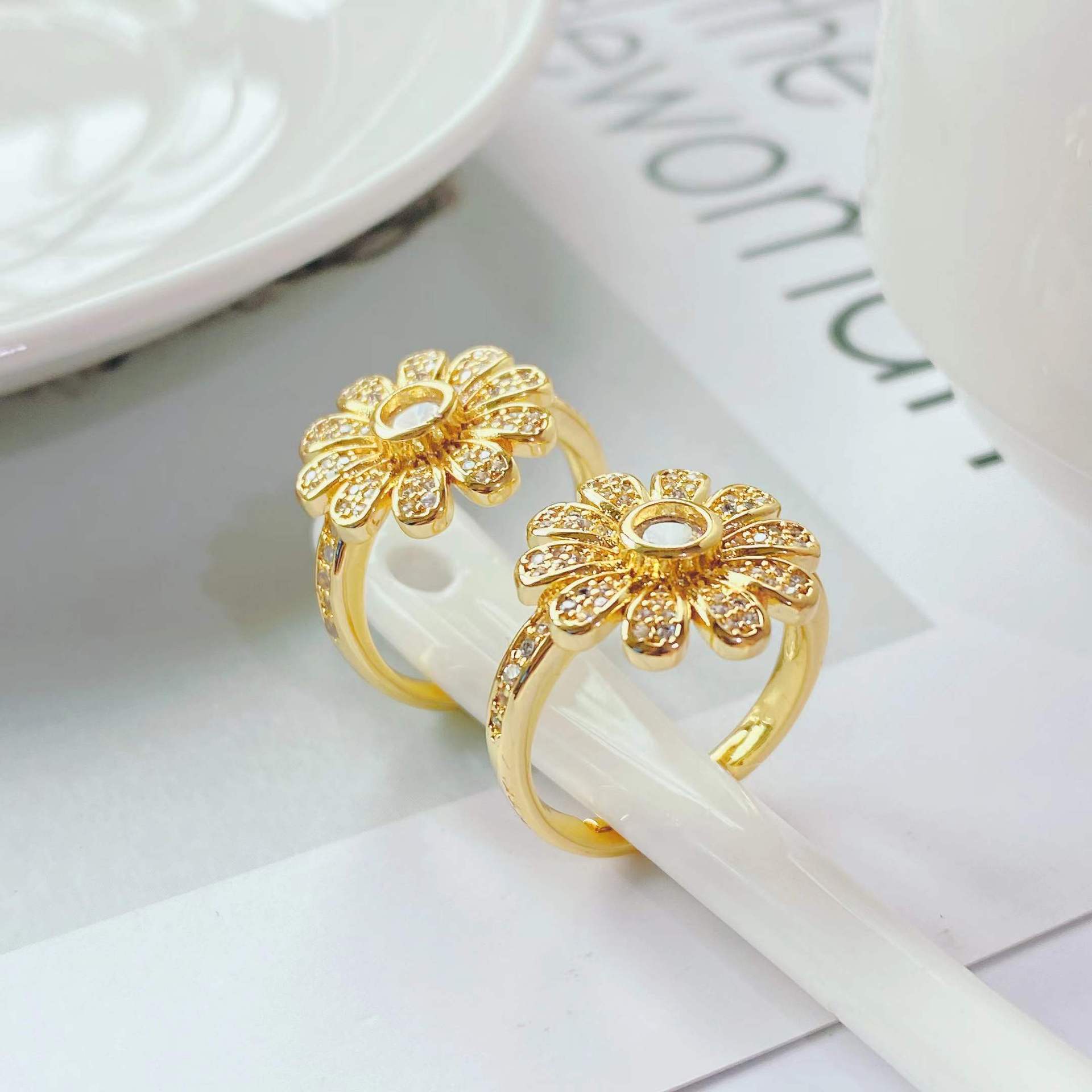 European And American Light Luxury Full Diamond Sunflower Flower Opening Female Ring display picture 3