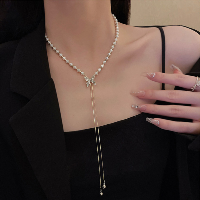 Collana con farfalla e perla da donna stile minimalista_voghion.com