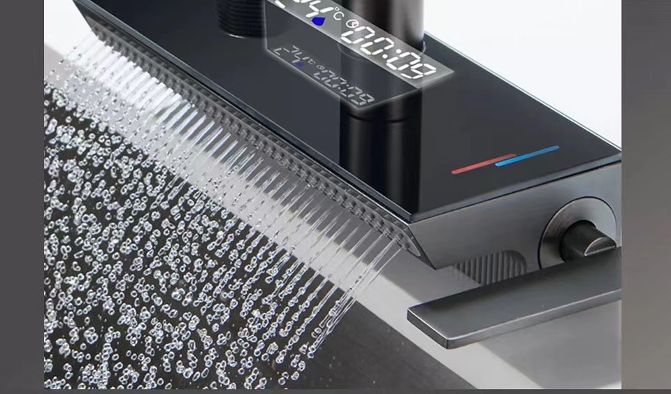 The kitchen is equipped with a universal all-copper digital display hot and cold sink faucet that can be pulled out like a flying rain waterfall undefined