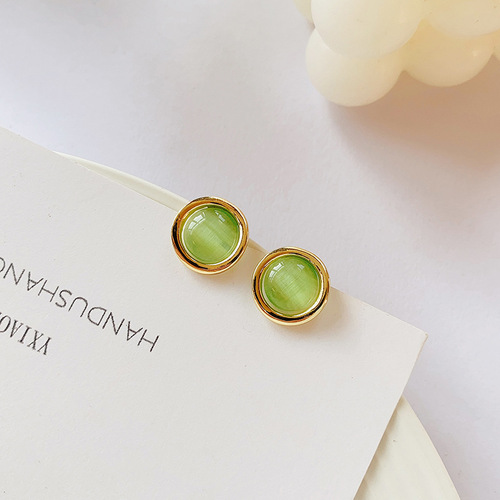 Exquisite commuter cat-eye earrings, fashionable Hong Kong style, Hepburn style, light luxury, retro mosquito coil disc, non-pierced earrings for women