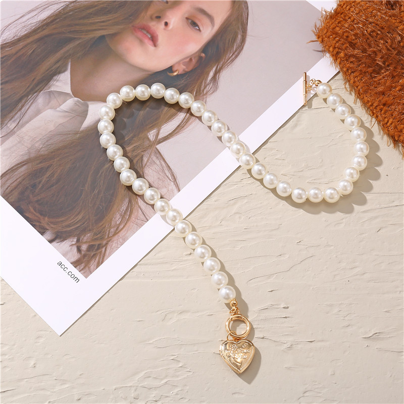 New Fashion Love Retro Pearl Necklace display picture 5